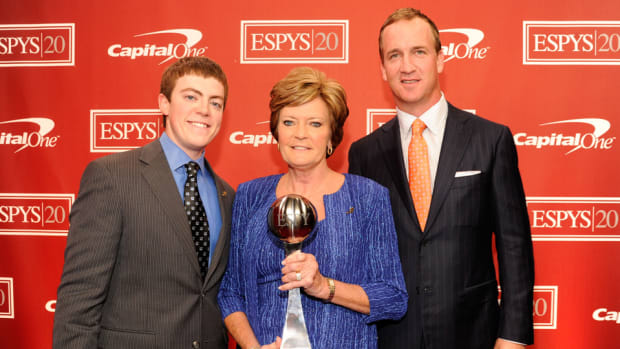 peyton-manning-pat-summitt-death.jpg